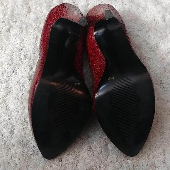 COPY - Jessica Simpson Red Snake Skin 5 inch heels - Picture 3 of 4